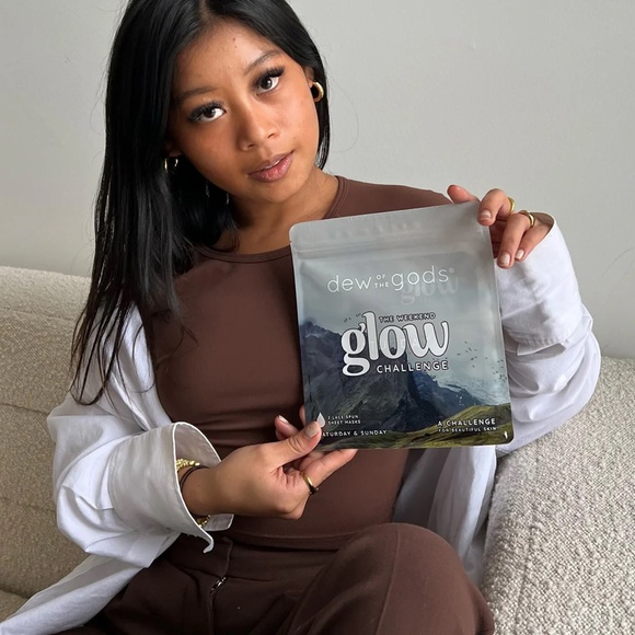 The Weekend Glow Challenge Sheet Masks - unopened package - Picture 1 of 7